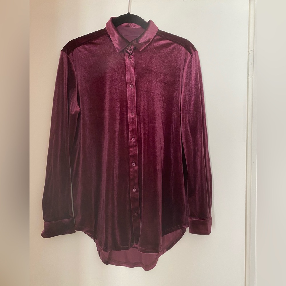 14th & Union long sleeve velour top
